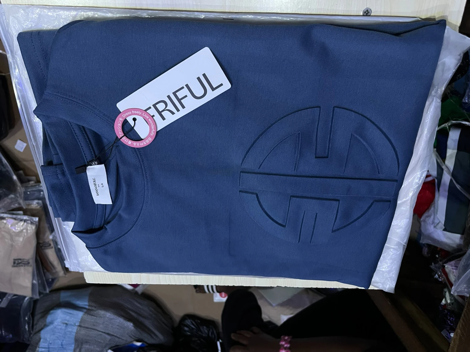 Men's round-neck T-shirt/polo with embroidered branding on the chest.